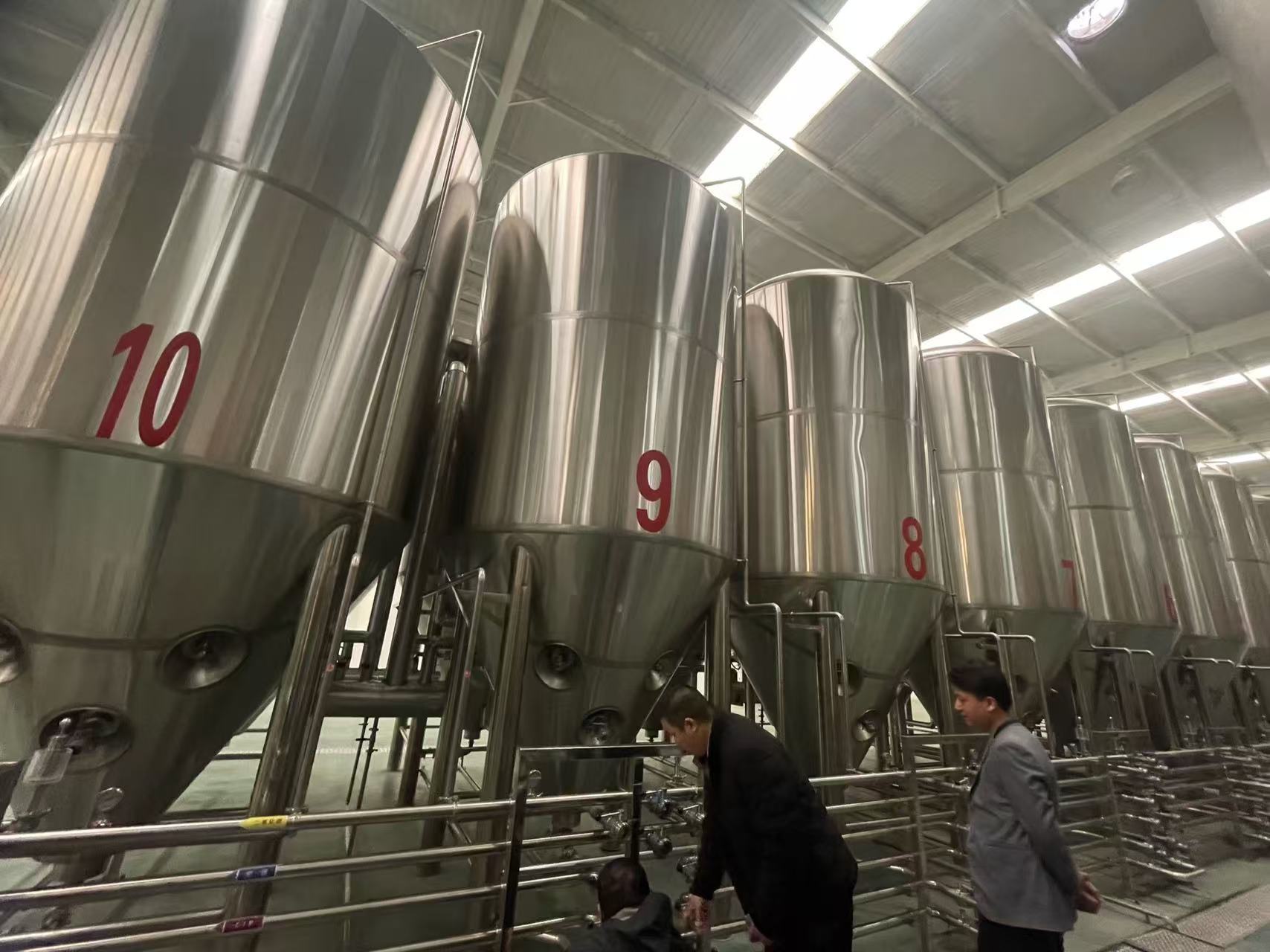 安庆精酿啤酒设备厂—平面布置、设备设计、制造、调试、培训等一条龙服务